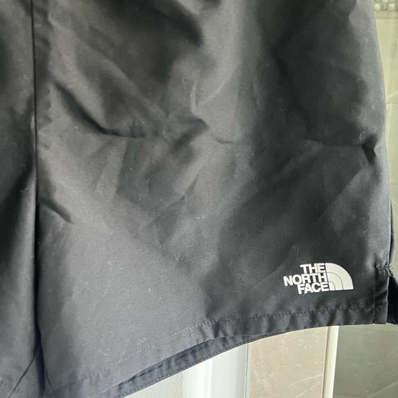 THE NORTH FACE GIRLS' ON MOUNTAIN SHORT - Picture 6 of 12